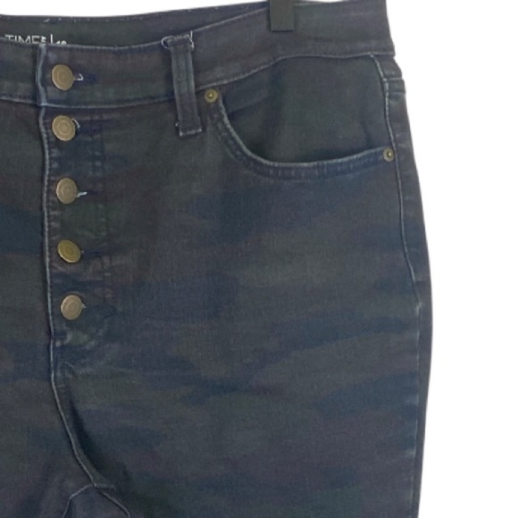 TIME and TRU camo jeans high waist 4button closure high rise// 16 - Picture 3 of 6